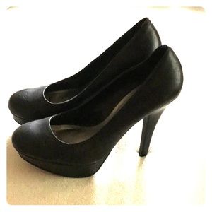 G by Guess black pumps